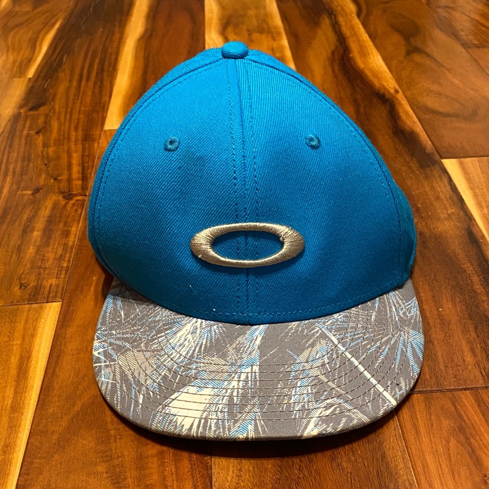 NWOT Oakley Teal Cap with Gray Accents